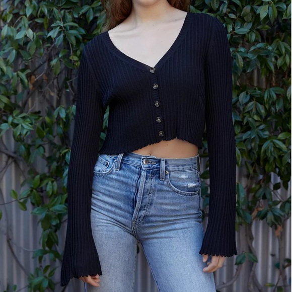 Uo Ribbed Ruffle Cardigan 